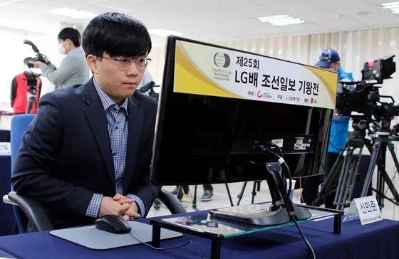 LG 杯决赛第一局，柯洁击败卞相壹，深度解析这场巅峰对决