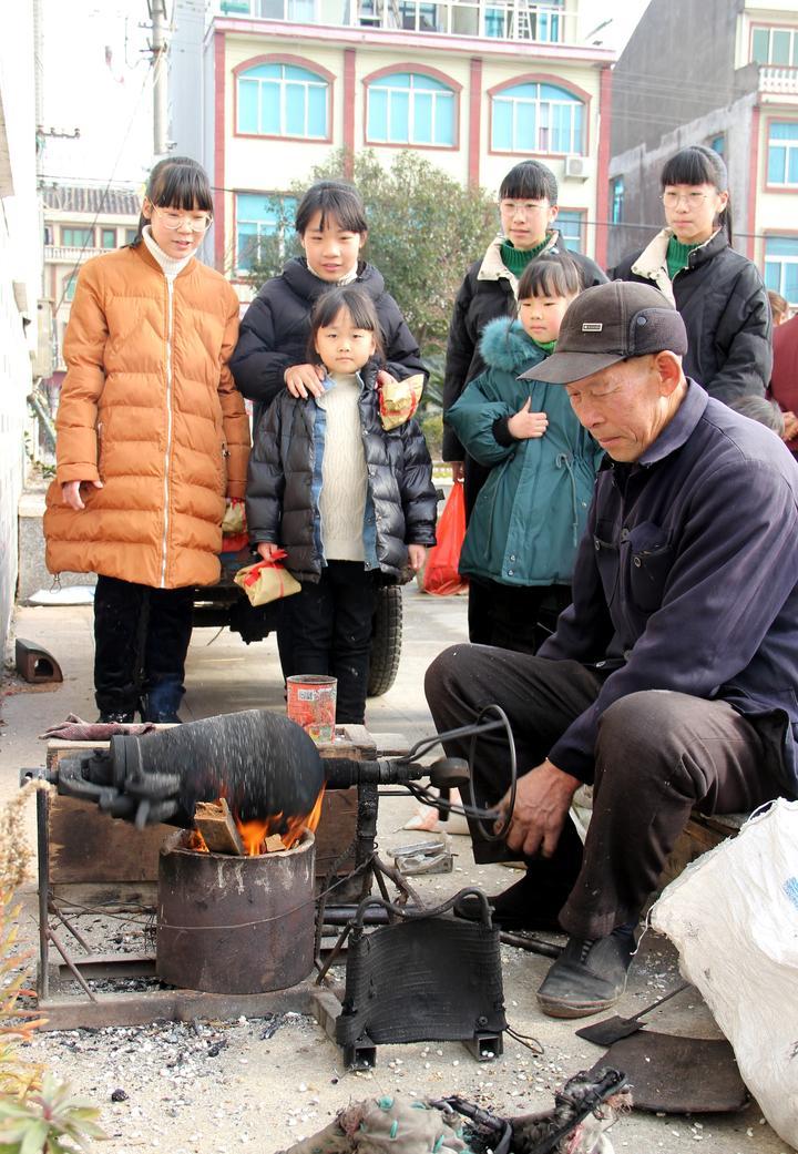 为什么南北方小年相差一天？探寻背后的历史与文化原因。