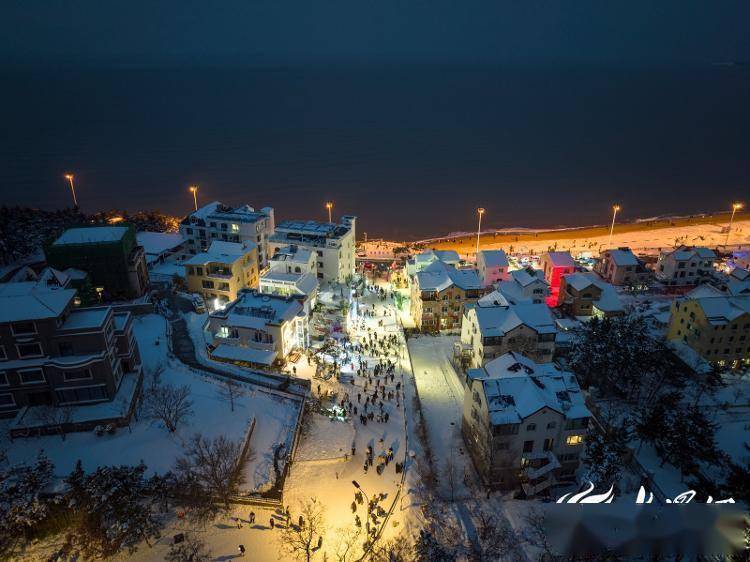 山东威海火炬八街开启雪国模式，探秘冬季新魅力