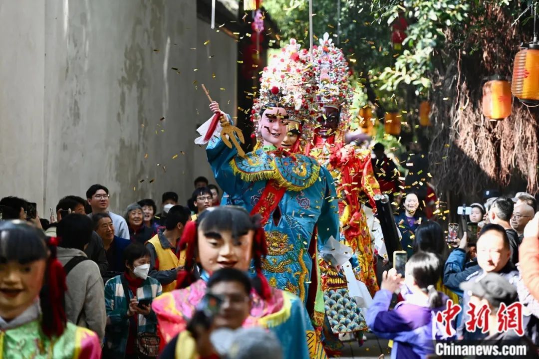 福建人过年爱游神，传统习俗与现代狂欢的交融