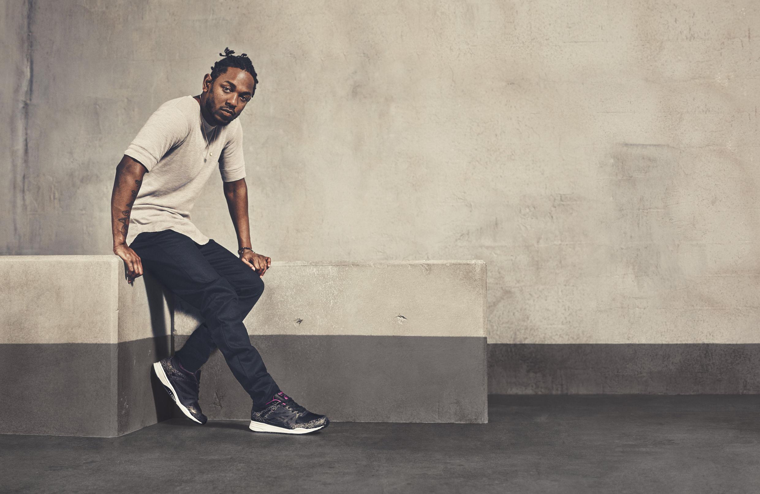 重磅热点Kendrick Lamar 2025超级碗中场秀，无与伦比的视听盛宴还是突破创新的表现？