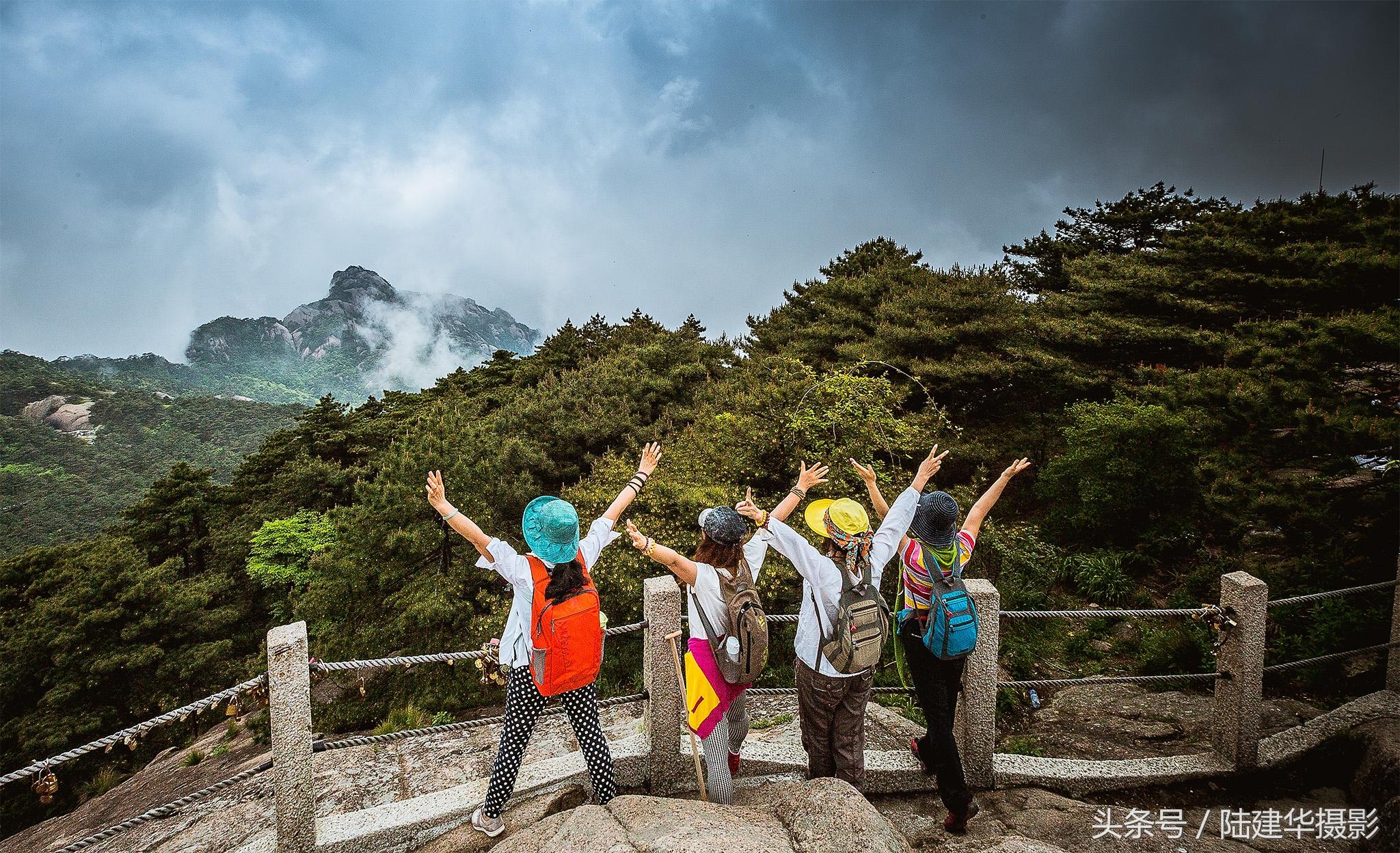 震撼揭秘，男子杭州太子山意外拍摄到黄山全景，天都峰与光明顶如何尽收眼底？神秘条件大解析！最新资讯深度报道。