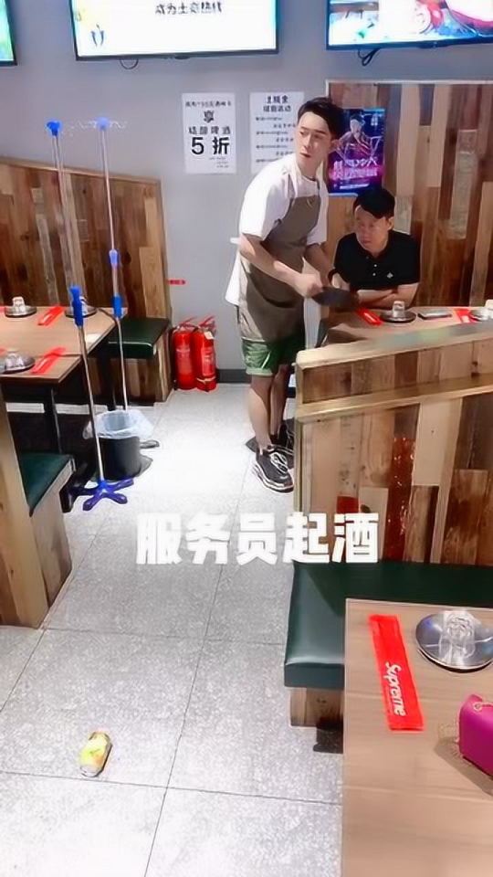 急客心切！等40分钟担忧服务员遭罚，一怒之下充值两千竟成暖心故事？内含秘密大揭晓。